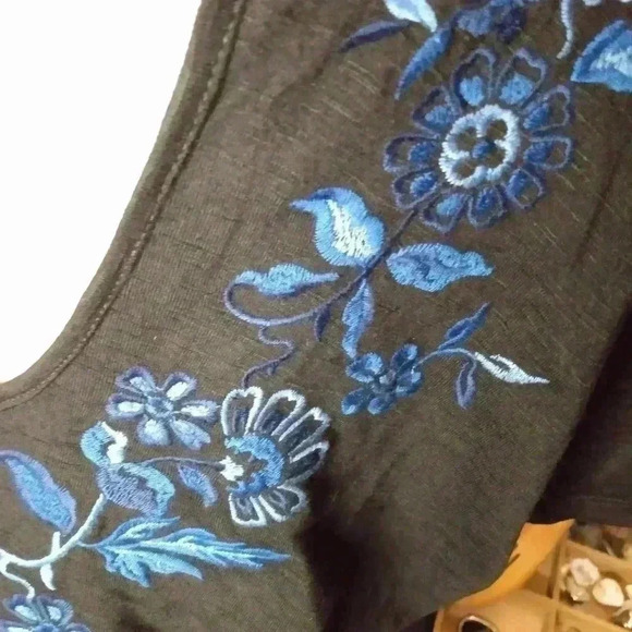 Lane Bryant embroidery with tie back black top sz 22/24 - Picture 4 of 5